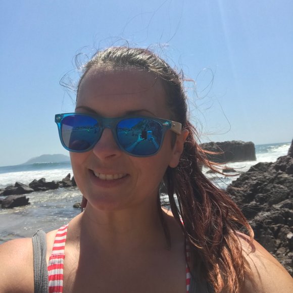 Meet your Posher, Erica - Picture 1 of 2